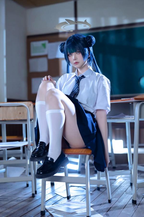    屿鱼 - 蔚蓝档案 妃咲COS 沉浸式绝美JK校服教室制服诱惑 大尺度女神写真合集 [61P]第20张图片