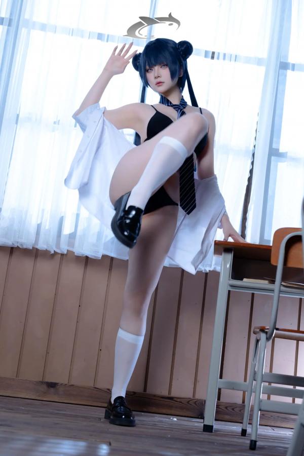    屿鱼 - 蔚蓝档案 妃咲COS 沉浸式绝美JK校服教室制服诱惑 大尺度女神写真合集 [61P]第22张图片