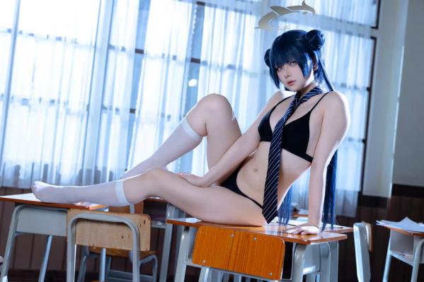    屿鱼 - 蔚蓝档案 妃咲COS 沉浸式绝美JK校服教室制服诱惑 大尺度女神写真合集 [61P]第31张图片