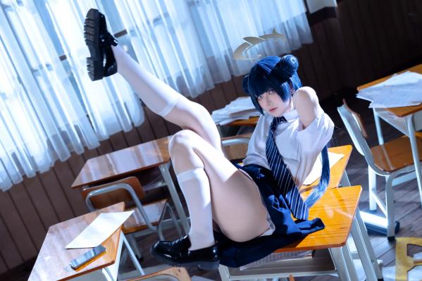    屿鱼 - 蔚蓝档案 妃咲COS 沉浸式绝美JK校服教室制服诱惑 大尺度女神写真合集 [61P]第44张图片