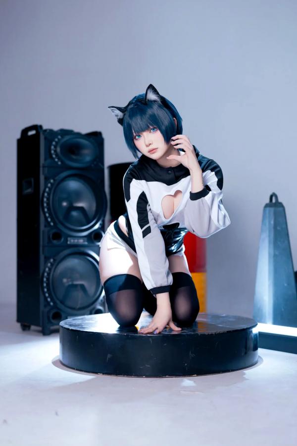    屿鱼 - 手办：二次元机能风猫耳少女，黑丝诱惑与朋克音浪的精致视听盛宴第2张图片