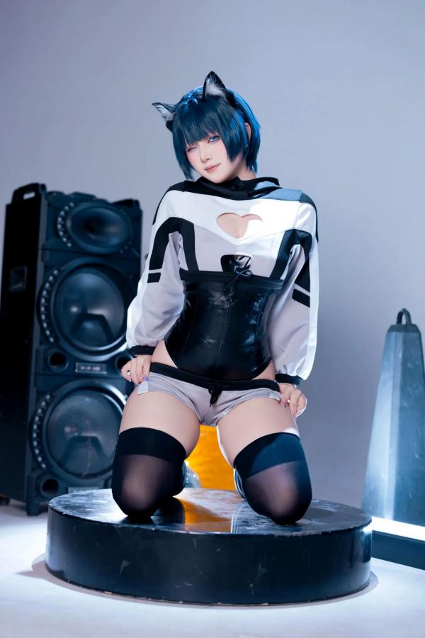    屿鱼 - 手办：二次元机能风猫耳少女，黑丝诱惑与朋克音浪的精致视听盛宴第3张图片