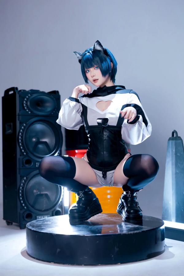    屿鱼 - 手办：二次元机能风猫耳少女，黑丝诱惑与朋克音浪的精致视听盛宴第5张图片