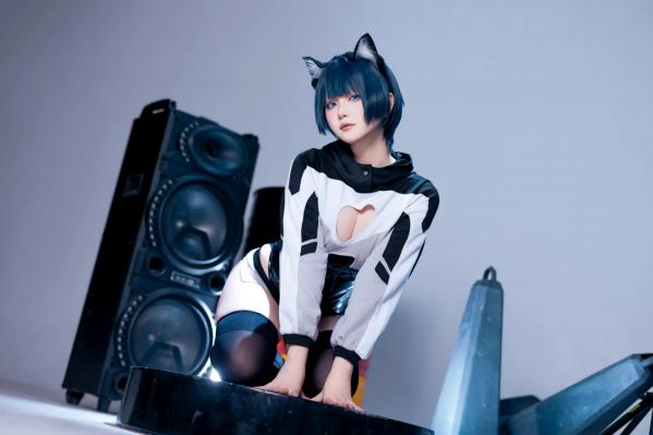    屿鱼 - 手办：二次元机能风猫耳少女，黑丝诱惑与朋克音浪的精致视听盛宴第23张图片