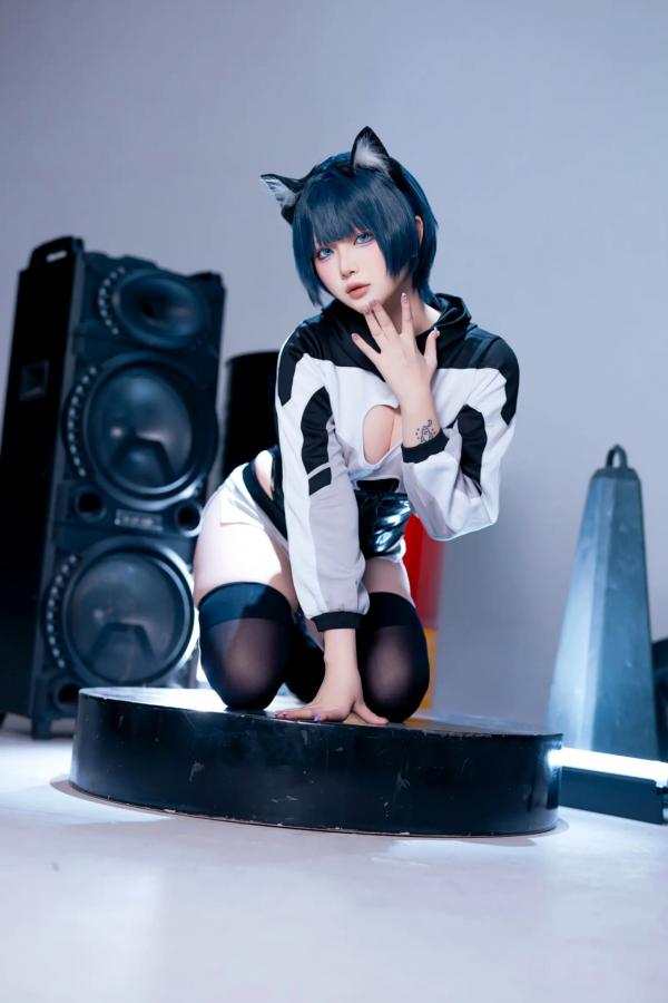    屿鱼 - 手办：二次元机能风猫耳少女，黑丝诱惑与朋克音浪的精致视听盛宴第25张图片