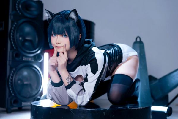    屿鱼 - 手办：二次元机能风猫耳少女，黑丝诱惑与朋克音浪的精致视听盛宴第75张图片
