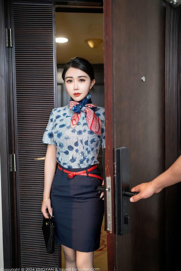    星颜社李若汐-制服诱惑系列，化身甜美空姐公寓私房写真，火辣身材尽显极致妩媚，空姐下班后的温柔互动，2024年绝美视觉盛宴第3张图片