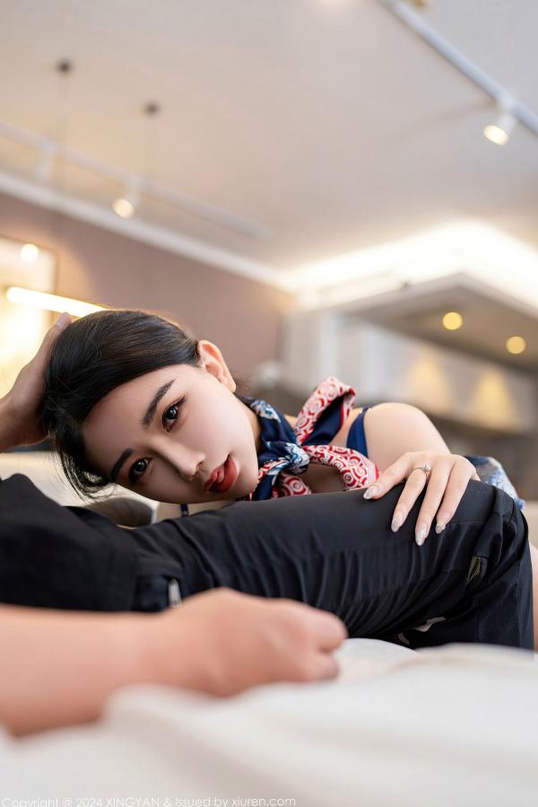    星颜社李若汐-制服诱惑系列，化身甜美空姐公寓私房写真，火辣身材尽显极致妩媚，空姐下班后的温柔互动，2024年绝美视觉盛宴第41张图片