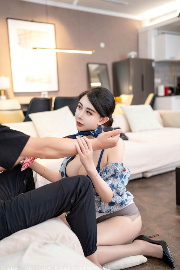    星颜社李若汐-制服诱惑系列，化身甜美空姐公寓私房写真，火辣身材尽显极致妩媚，空姐下班后的温柔互动，2024年绝美视觉盛宴第44张图片