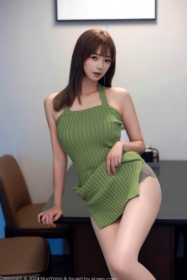    HuaYang花漾-600-宋kiki：绿色针织抹胸短裙展现轻熟气质，室内私房丝袜美腿诱惑，尽显高颜值女神风采第9张图片
