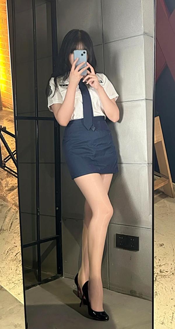    轩萧学姐 女警官角色扮演制服诱惑写真，冷艳干练职业装搭配极致黑丝美腿，演绎顶级视觉盛宴第1张图片