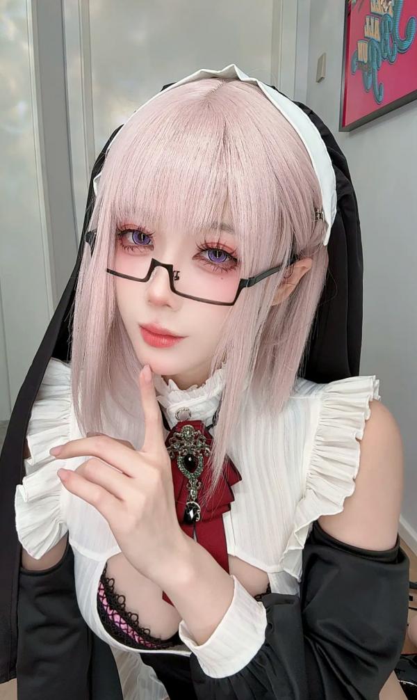    【九言】性感修女Cosplay：清纯眼镜娘角色扮演，大尺度诱惑私房照第15张图片