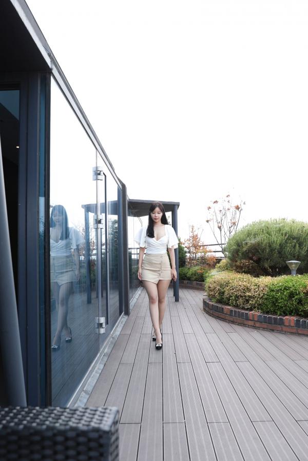   韩国美女Joo Yeon相亲女友系列，清新白衬衫搭配包臀裙，极致丝袜美腿，户外露台唯美私房，尽显温婉甜美气质第1张图片