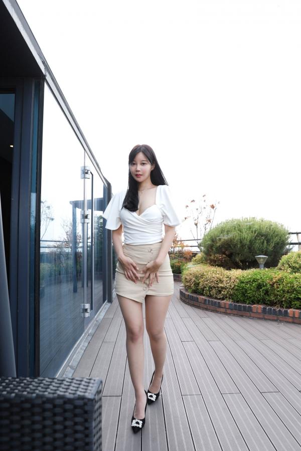    韩国美女Joo Yeon相亲女友系列，清新白衬衫搭配包臀裙，极致丝袜美腿，户外露台唯美私房，尽显温婉甜美气质第3张图片