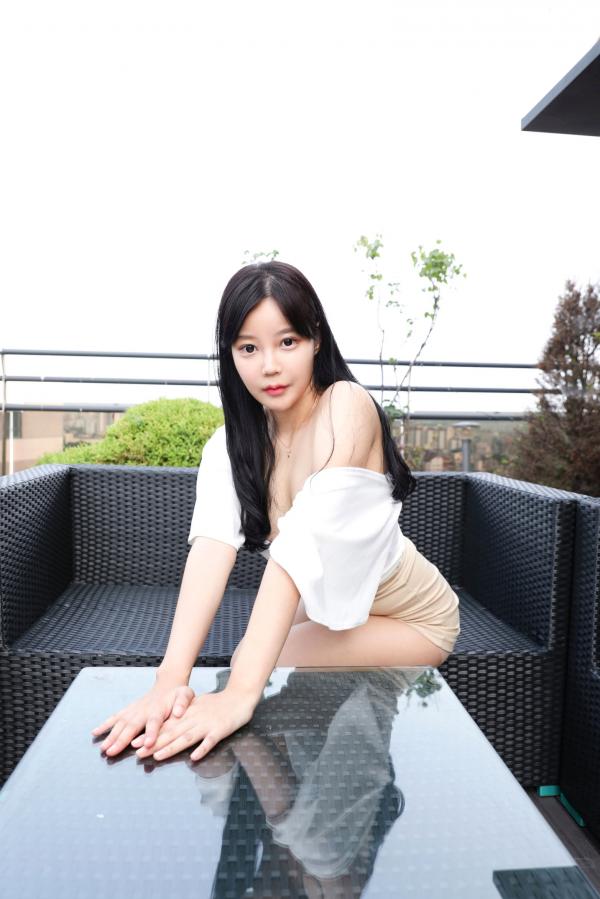    韩国美女Joo Yeon相亲女友系列，清新白衬衫搭配包臀裙，极致丝袜美腿，户外露台唯美私房，尽显温婉甜美气质第32张图片