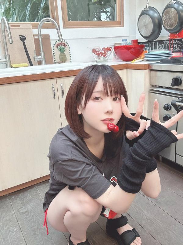   けん研(Kenken) 2023.06 Fantia写真合集：清纯童颜、居家内衣、温泉湿身与泳装诱惑第31张图片