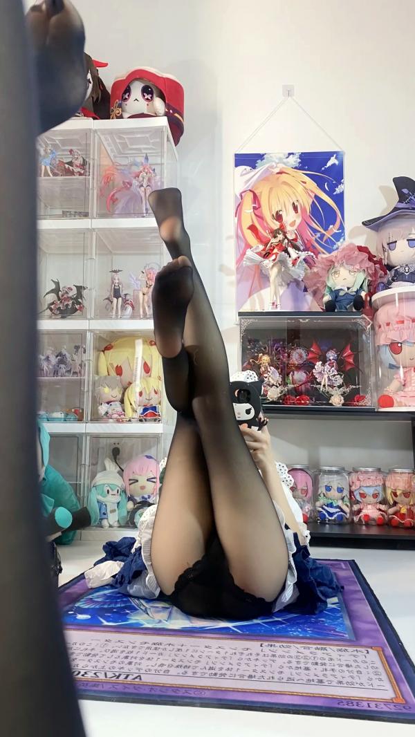    白栎Shirly - 十六夜咲夜 COSPLAY私房摄影，绝美腿部丝袜特写与宅系女仆诱惑第43张图片