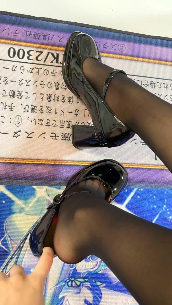    白栎Shirly - 十六夜咲夜 COSPLAY私房摄影，绝美腿部丝袜特写与宅系女仆诱惑第56张图片