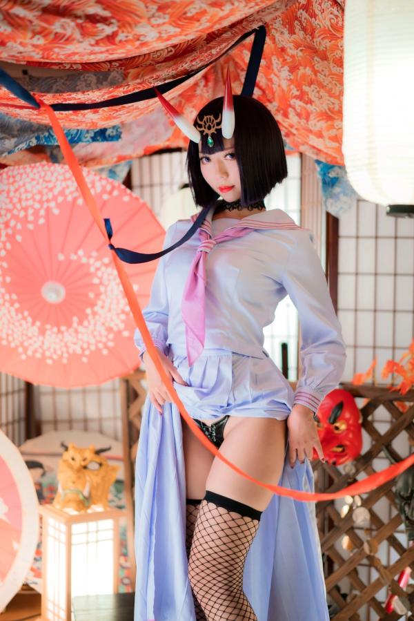    Money冷冷-006-酒吞童子二次元Cosplay私房写真，清纯校服搭配诱惑网袜与红高跟，邪魅鬼面具背景下的极致诱惑第17张图片