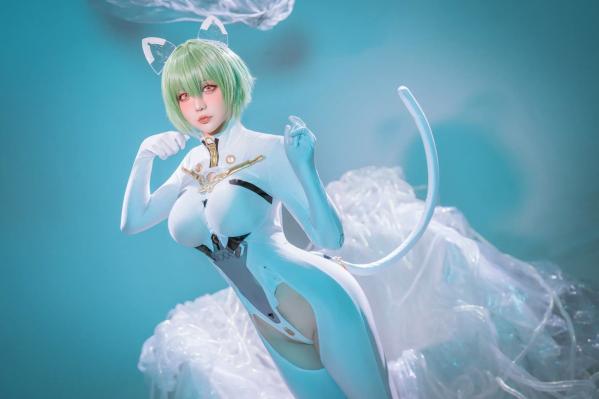    星之迟迟Cosplay碧蓝航线纳西莫夫，极品二次元未来感白色紧身衣，冷艳动人 [34P]第3张图片