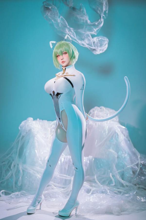    星之迟迟Cosplay碧蓝航线纳西莫夫，极品二次元未来感白色紧身衣，冷艳动人 [34P]第6张图片