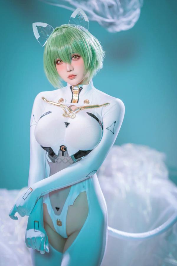    星之迟迟Cosplay碧蓝航线纳西莫夫，极品二次元未来感白色紧身衣，冷艳动人 [34P]第7张图片