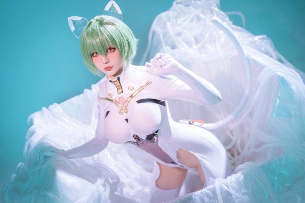    星之迟迟Cosplay碧蓝航线纳西莫夫，极品二次元未来感白色紧身衣，冷艳动人 [34P]第10张图片