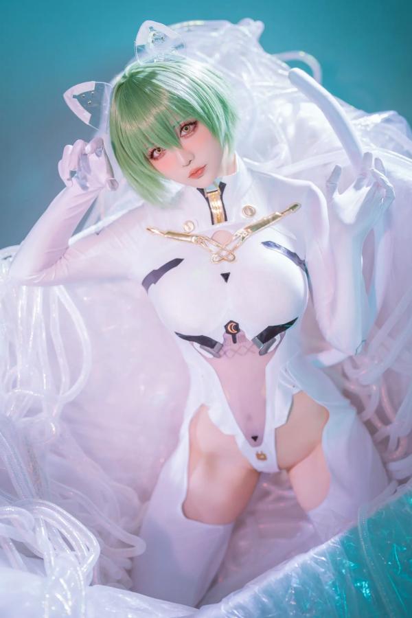    星之迟迟Cosplay碧蓝航线纳西莫夫，极品二次元未来感白色紧身衣，冷艳动人 [34P]第11张图片