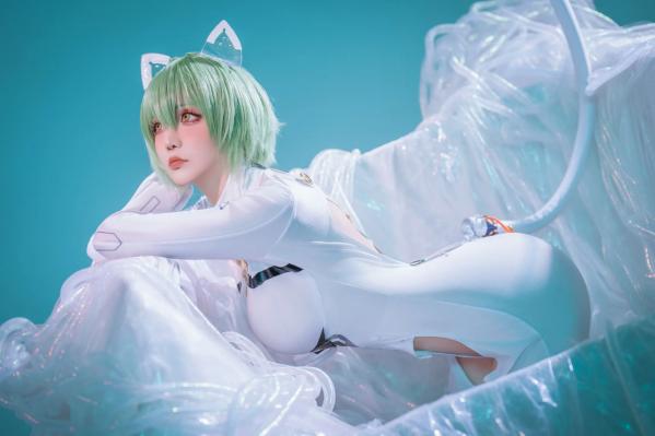    星之迟迟Cosplay碧蓝航线纳西莫夫，极品二次元未来感白色紧身衣，冷艳动人 [34P]第12张图片