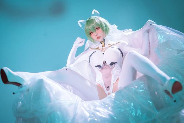    星之迟迟Cosplay碧蓝航线纳西莫夫，极品二次元未来感白色紧身衣，冷艳动人 [34P]第13张图片