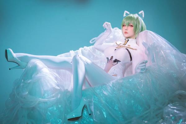    星之迟迟Cosplay碧蓝航线纳西莫夫，极品二次元未来感白色紧身衣，冷艳动人 [34P]第15张图片
