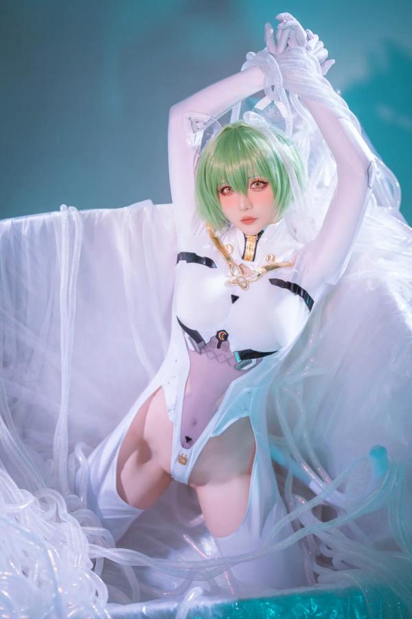    星之迟迟Cosplay碧蓝航线纳西莫夫，极品二次元未来感白色紧身衣，冷艳动人 [34P]第16张图片
