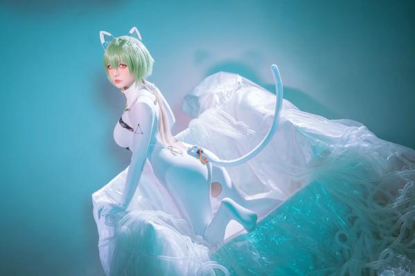    星之迟迟Cosplay碧蓝航线纳西莫夫，极品二次元未来感白色紧身衣，冷艳动人 [34P]第19张图片