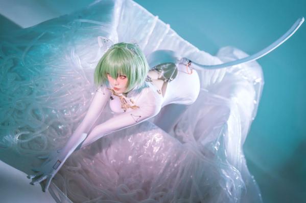    星之迟迟Cosplay碧蓝航线纳西莫夫，极品二次元未来感白色紧身衣，冷艳动人 [34P]第23张图片