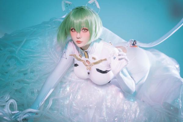    星之迟迟Cosplay碧蓝航线纳西莫夫，极品二次元未来感白色紧身衣，冷艳动人 [34P]第24张图片
