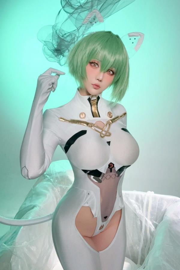    星之迟迟Cosplay碧蓝航线纳西莫夫，极品二次元未来感白色紧身衣，冷艳动人 [34P]第27张图片