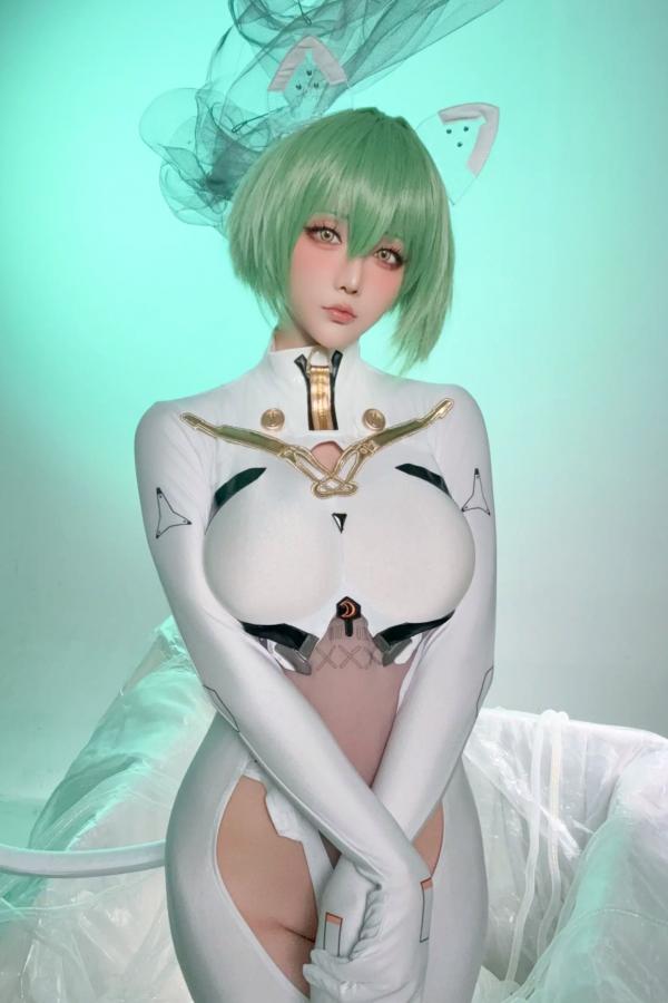   星之迟迟Cosplay碧蓝航线纳西莫夫，极品二次元未来感白色紧身衣，冷艳动人 [34P]第28张图片