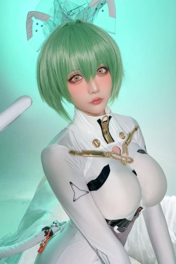    星之迟迟Cosplay碧蓝航线纳西莫夫，极品二次元未来感白色紧身衣，冷艳动人 [34P]第31张图片