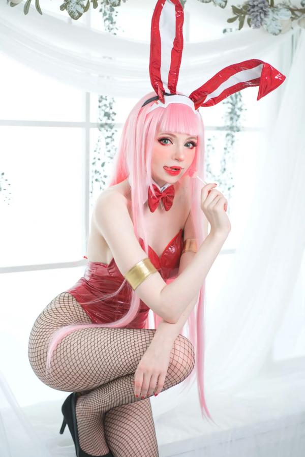    Peach milky - ZeroTwo 绝美Cosplay写真，02动漫角色扮演，欧美模特清纯甜美制服诱惑套图第1张图片
