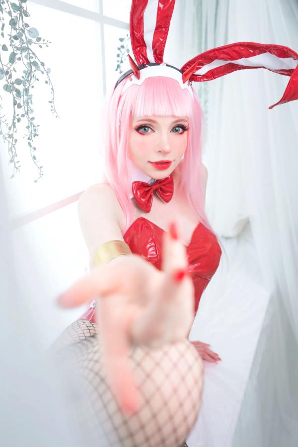    Peach milky - ZeroTwo 绝美Cosplay写真，02动漫角色扮演，欧美模特清纯甜美制服诱惑套图第14张图片