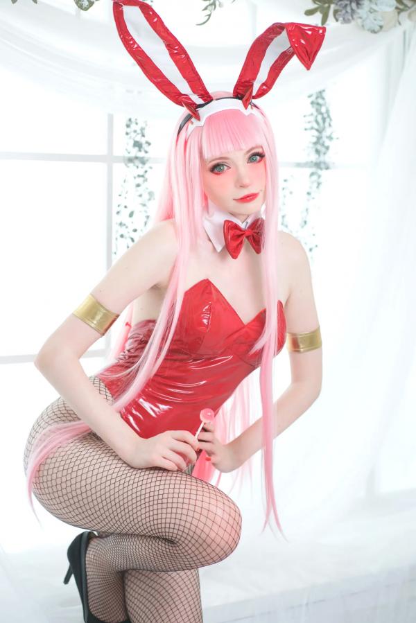    Peach milky - ZeroTwo 绝美Cosplay写真，02动漫角色扮演，欧美模特清纯甜美制服诱惑套图第16张图片