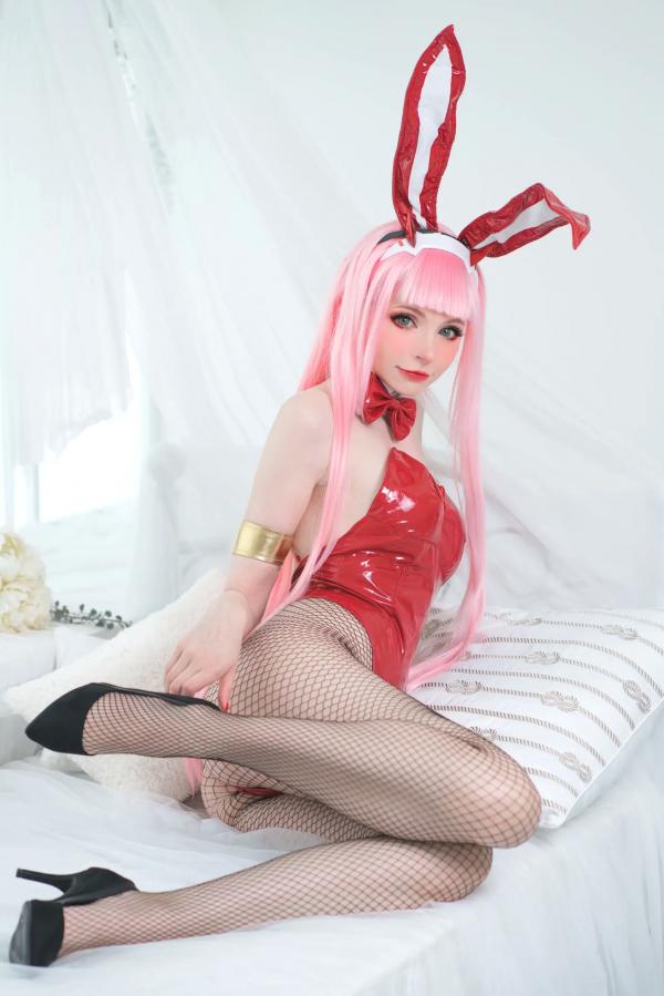    Peach milky - ZeroTwo 绝美Cosplay写真，02动漫角色扮演，欧美模特清纯甜美制服诱惑套图第20张图片