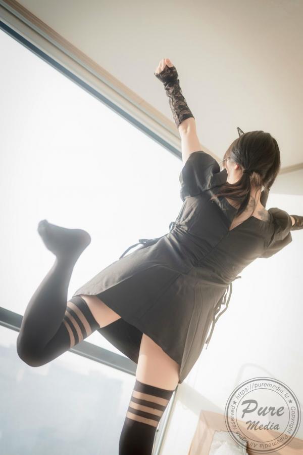    韩国美女Jelly私房纹身写真：性感黑色蕾丝与长筒丝袜诱惑，极致居家大尺度拍摄第37张图片