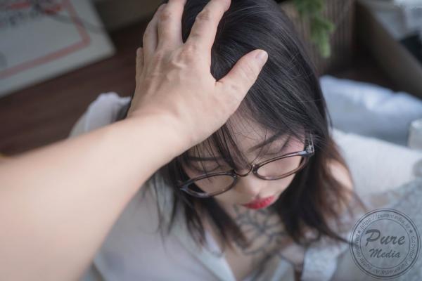    韩国美女Jelly私房纹身写真：性感黑色蕾丝与长筒丝袜诱惑，极致居家大尺度拍摄第111张图片