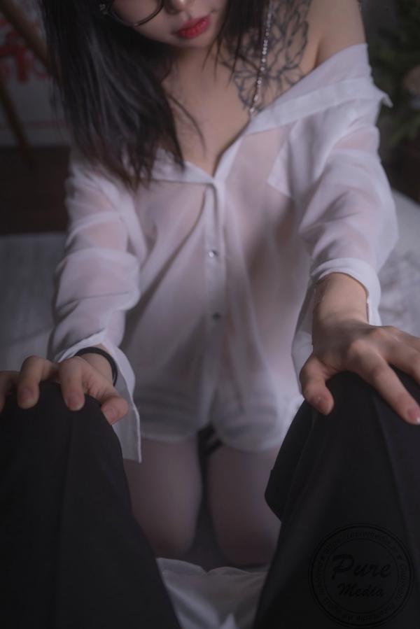    韩国美女Jelly私房纹身写真：性感黑色蕾丝与长筒丝袜诱惑，极致居家大尺度拍摄第117张图片