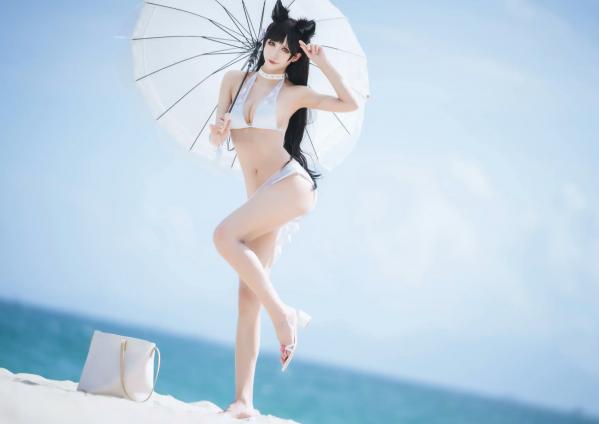    masaki雅祈 - 碧蓝航线爱宕Cosplay，纯白比基尼海滩度假风，性感女神与狐耳少女的完美演绎 [29P]第3张图片