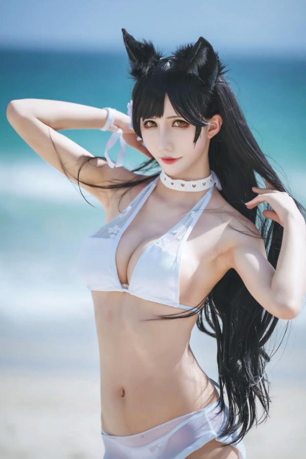    masaki雅祈 - 碧蓝航线爱宕Cosplay，纯白比基尼海滩度假风，性感女神与狐耳少女的完美演绎 [29P]第5张图片