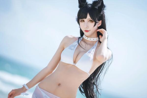    masaki雅祈 - 碧蓝航线爱宕Cosplay，纯白比基尼海滩度假风，性感女神与狐耳少女的完美演绎 [29P]第9张图片