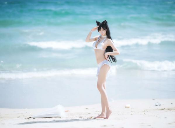    masaki雅祈 - 碧蓝航线爱宕Cosplay，纯白比基尼海滩度假风，性感女神与狐耳少女的完美演绎 [29P]第11张图片