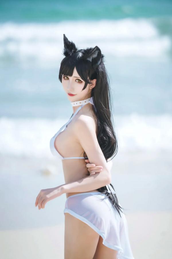    masaki雅祈 - 碧蓝航线爱宕Cosplay，纯白比基尼海滩度假风，性感女神与狐耳少女的完美演绎 [29P]第12张图片